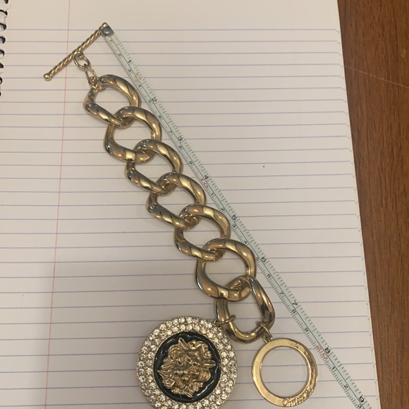 Heavy 70’s style lion large link charm bracelet in gold with clear crystals. - Picture 5 of 6